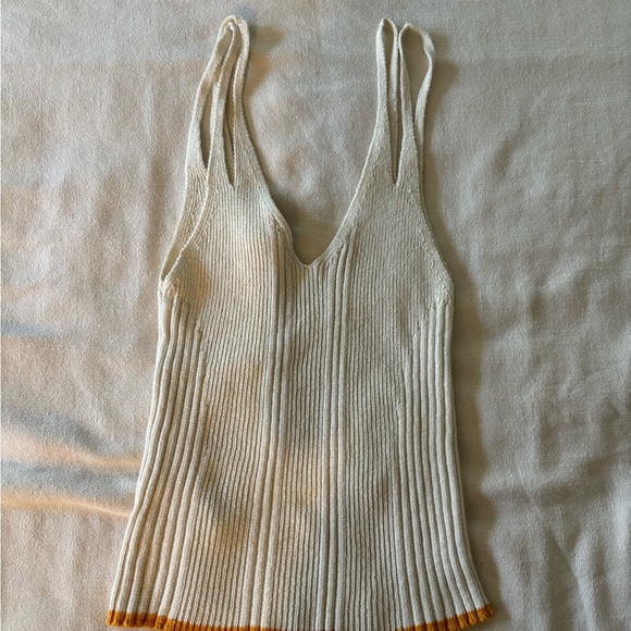 Elegant Beige Knit Top - Picture 3 of 3